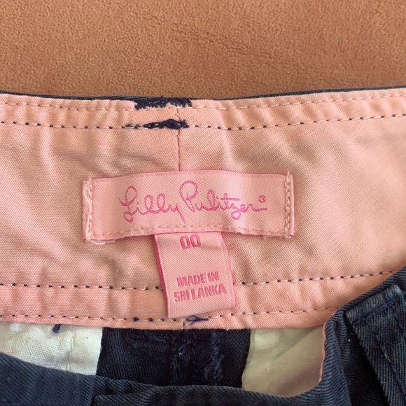Lilly Pulitzer navy shorts in size 00 - Picture 3 of 6